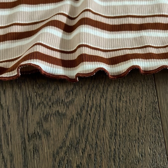 Shein cropped long sleeve - Picture 2 of 5